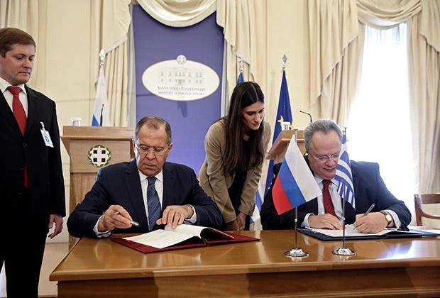 «Βοήθεια με Τουρκία, υδρογονάνθρακες-Σκοπιανό»: Ο Κοτζιάς άνοιξε και όλα τα θέματα με Αλβανία από Μόσχα – Μπηχτές Σ.Λαβρόφ